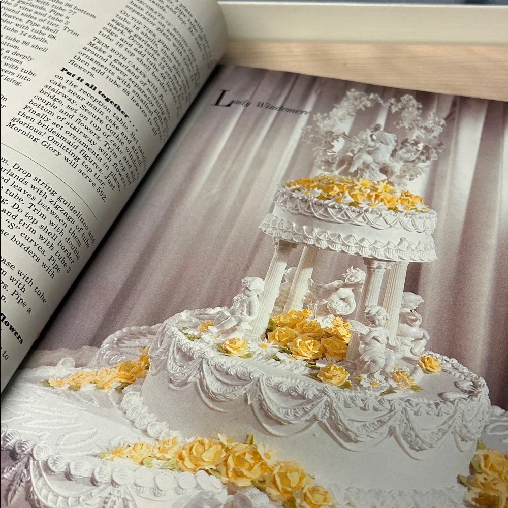 Celebrate! Wedding Cakes by Wilton 1983 - Picture 7 of 11